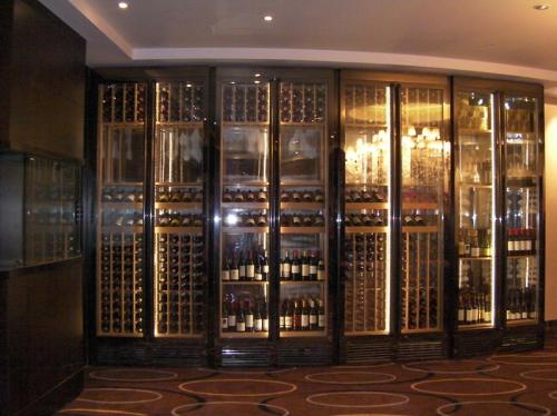 「红酒柜」红酒柜是为存放红酒而设计的一种柜体